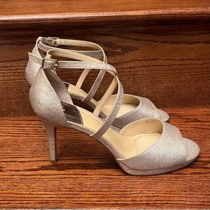 Alex Marie Laurenda Comfortable Dressy Cross Strap Platinum Open Toe Shoe 11M